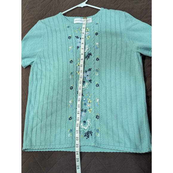 Pretty VINTAGE 1990s Alfred Dunner aqua short sleeve knit floral sweater size M - Picture 9 of 9